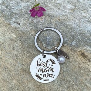 Sandjest "Best Mom Ever" Silver Keychain w/Wings & Faux Pearl. NWOT